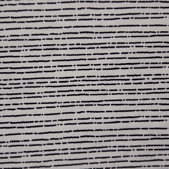 Vici Flutter Sleeve Off White and Black Blouse. Size Medium. Excellent condition - Picture 4 of 7